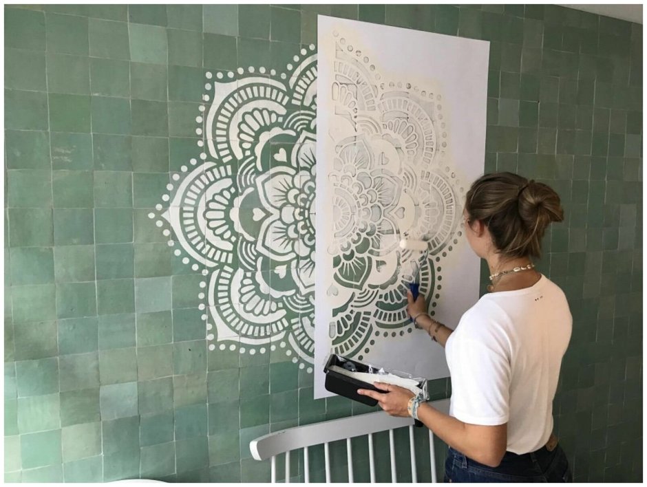 Роспись стен по трафарету