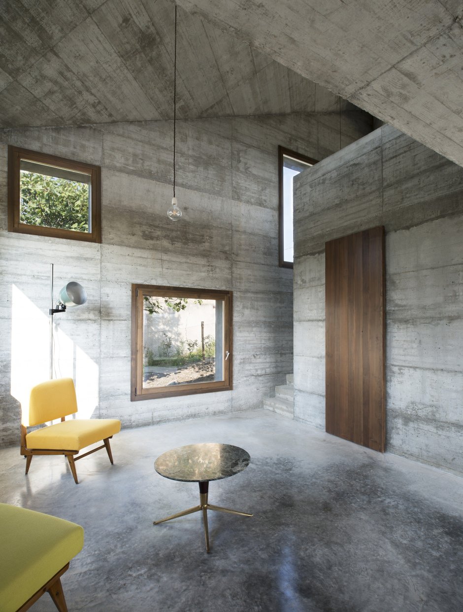 Сочетание бетона и дерева