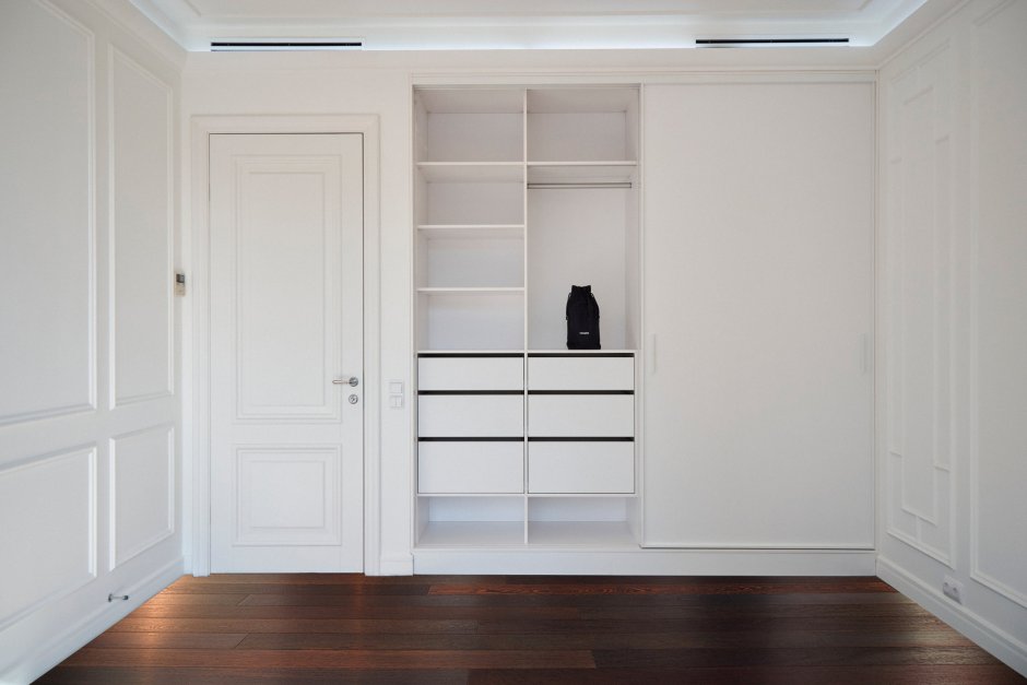 Встроенный шкаф платиновый