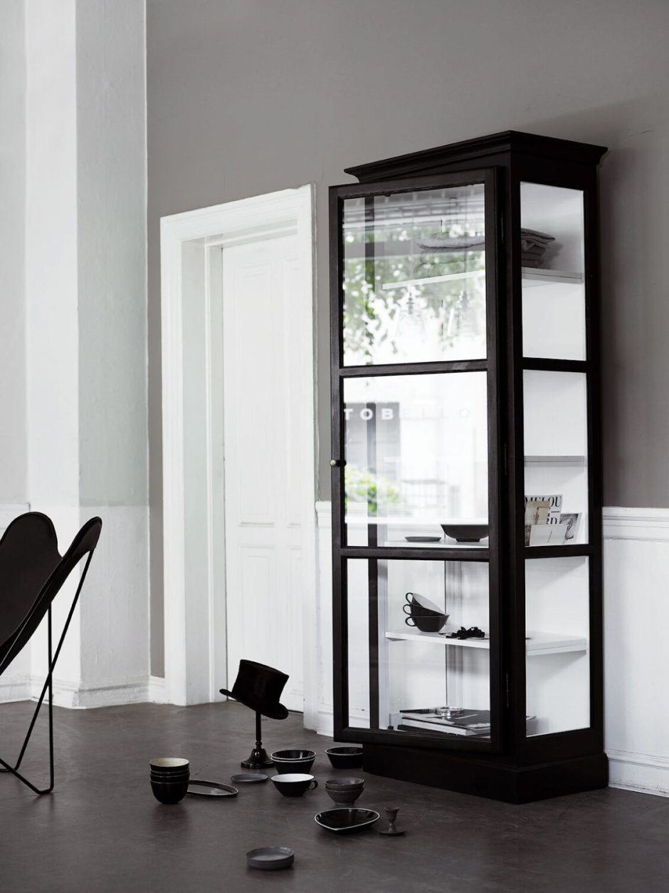 Стеклянный шкаф