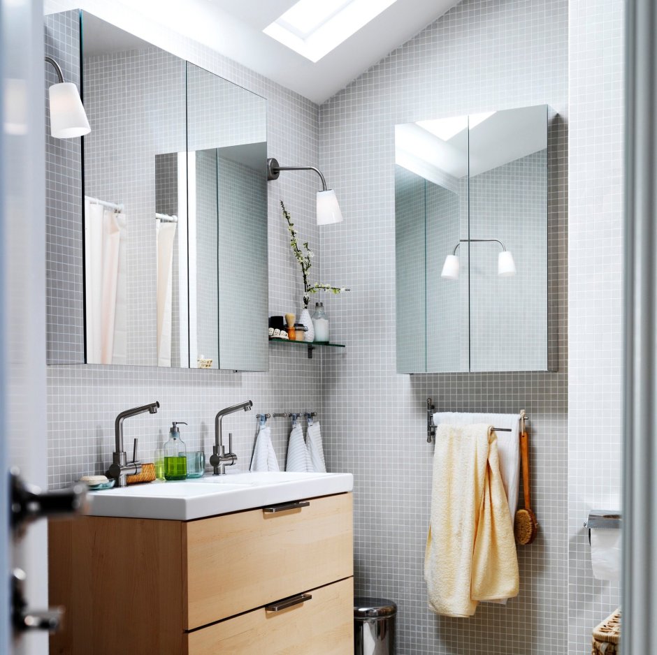 Зеркальный шкаф