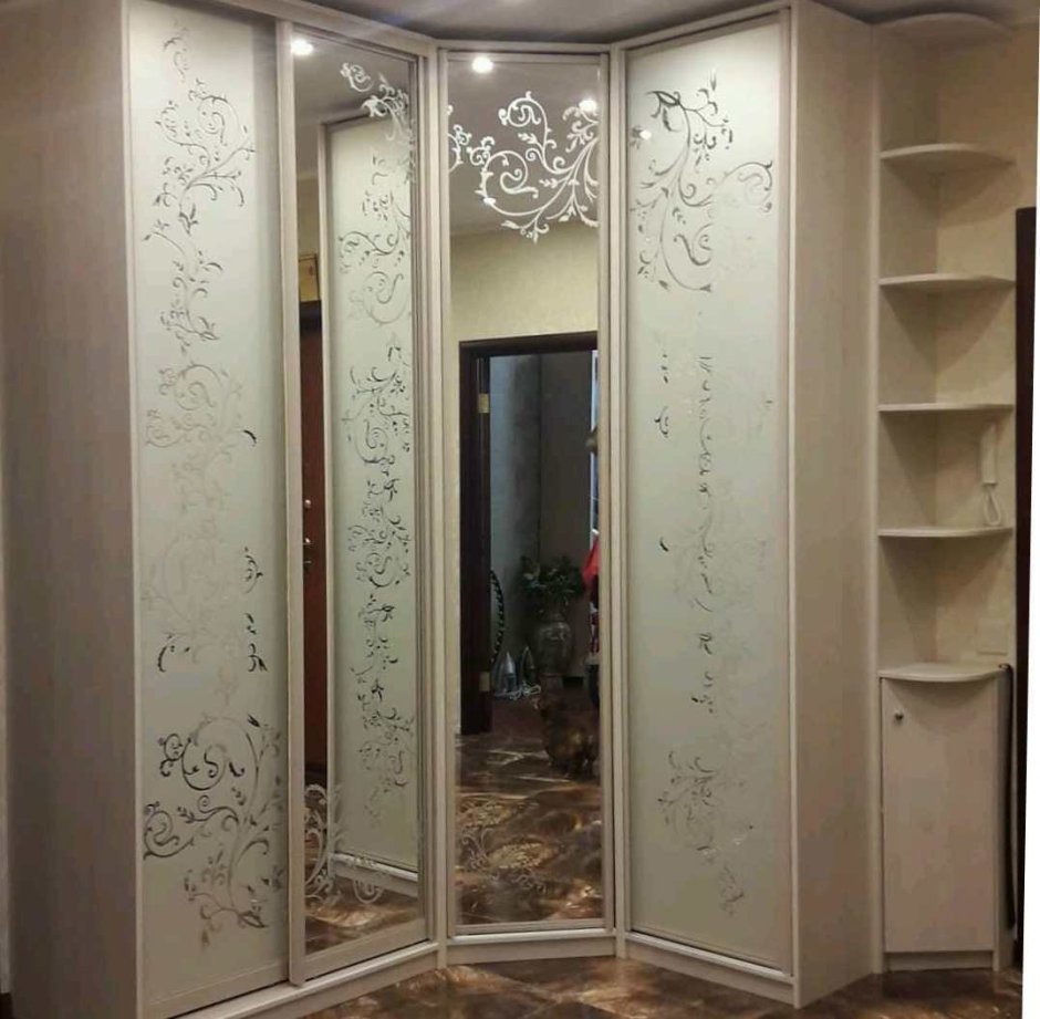 Угловой шкаф-купе в прихожую