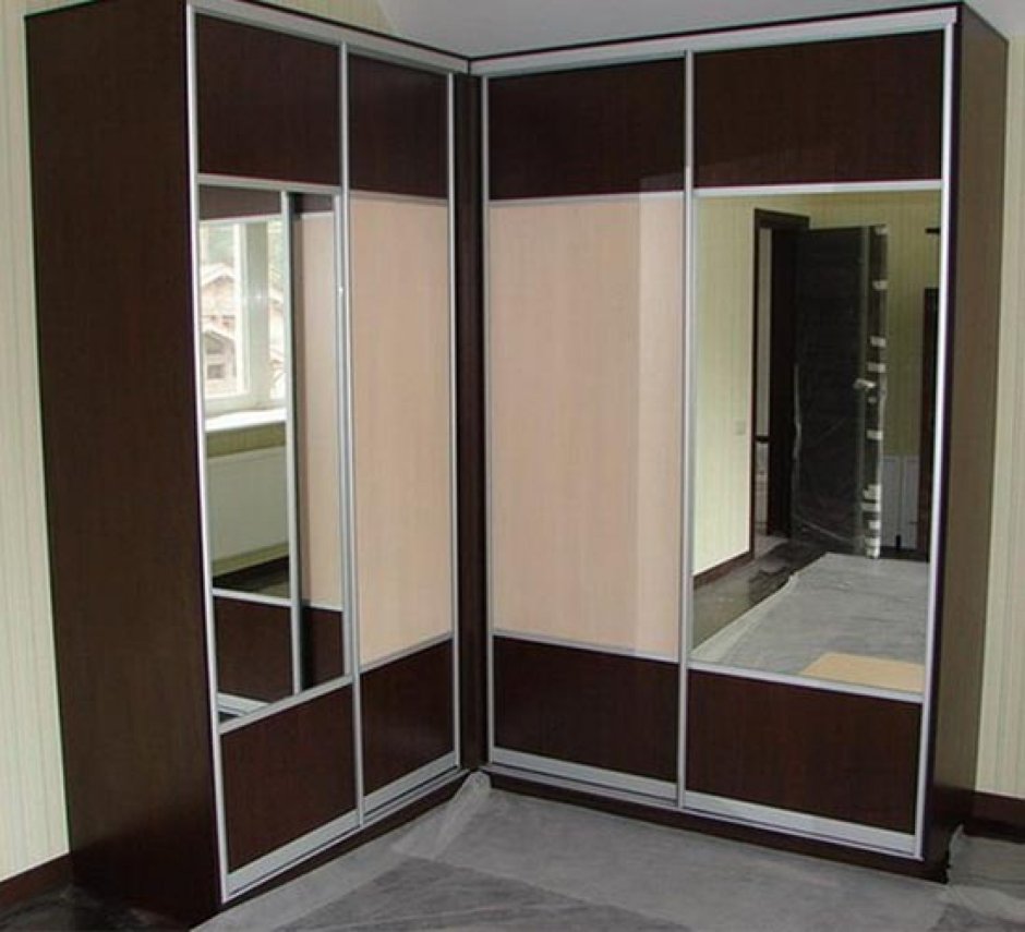 Угловой шкаф-купе в прихожую