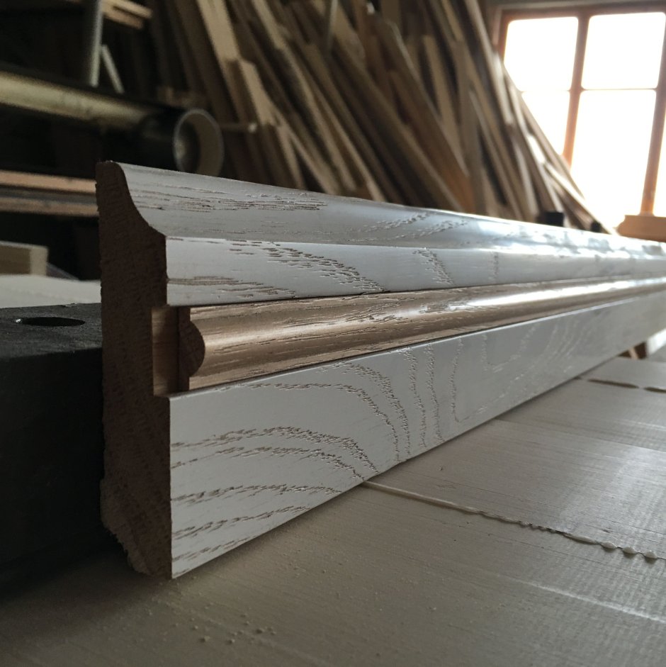 Плинтуса и молдинги из дерева