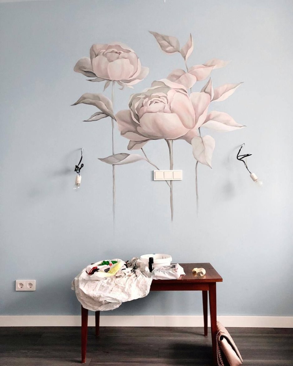 Цветы на стене