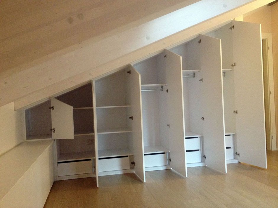 Шкаф на мансарде