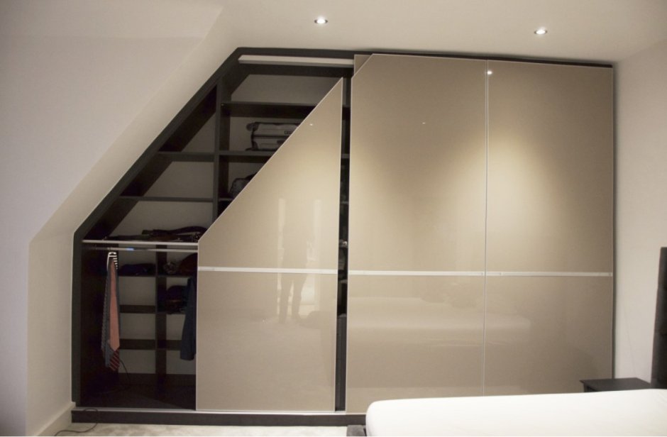 Шкаф купе в мансарде