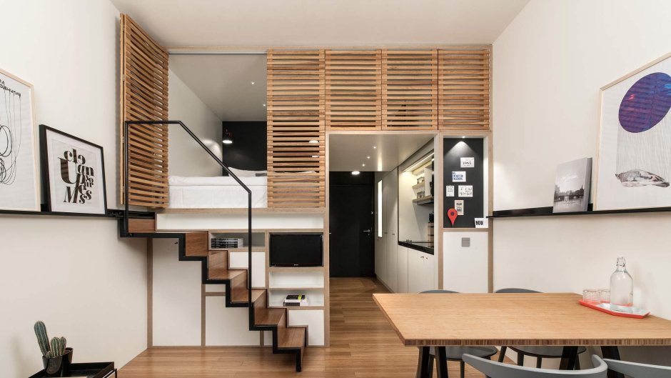 Маленькая студия с антресолью