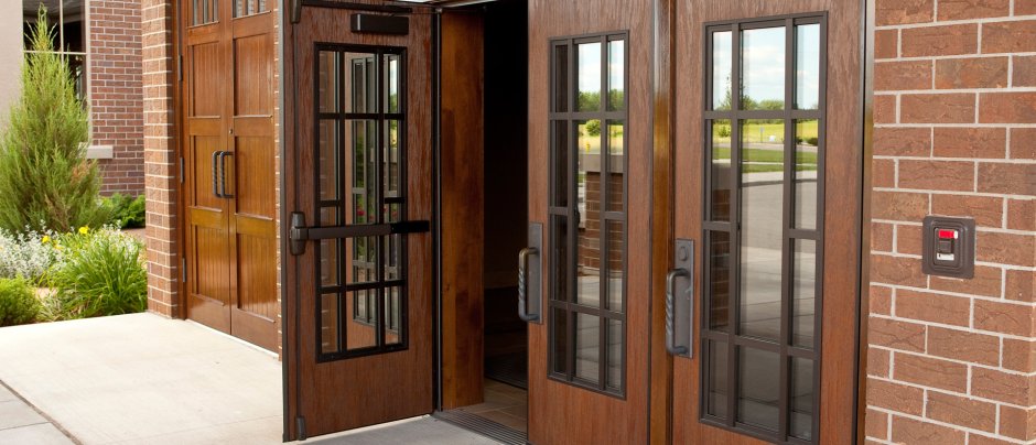 Входные наружные двери
