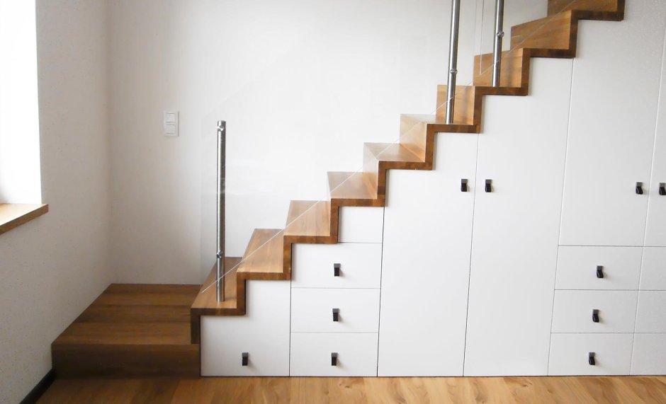 Лестница с ящиками