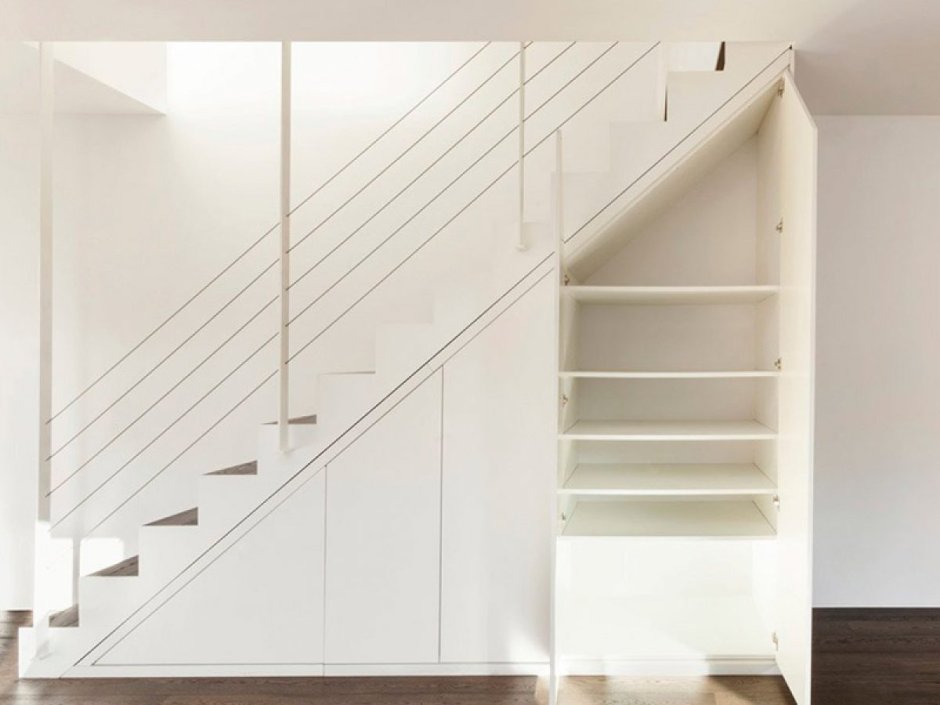 Раздвижной шкаф под лестницей