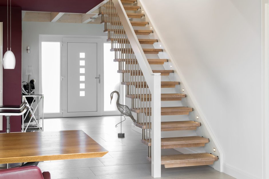 Одномаршевая лестница на тетиве