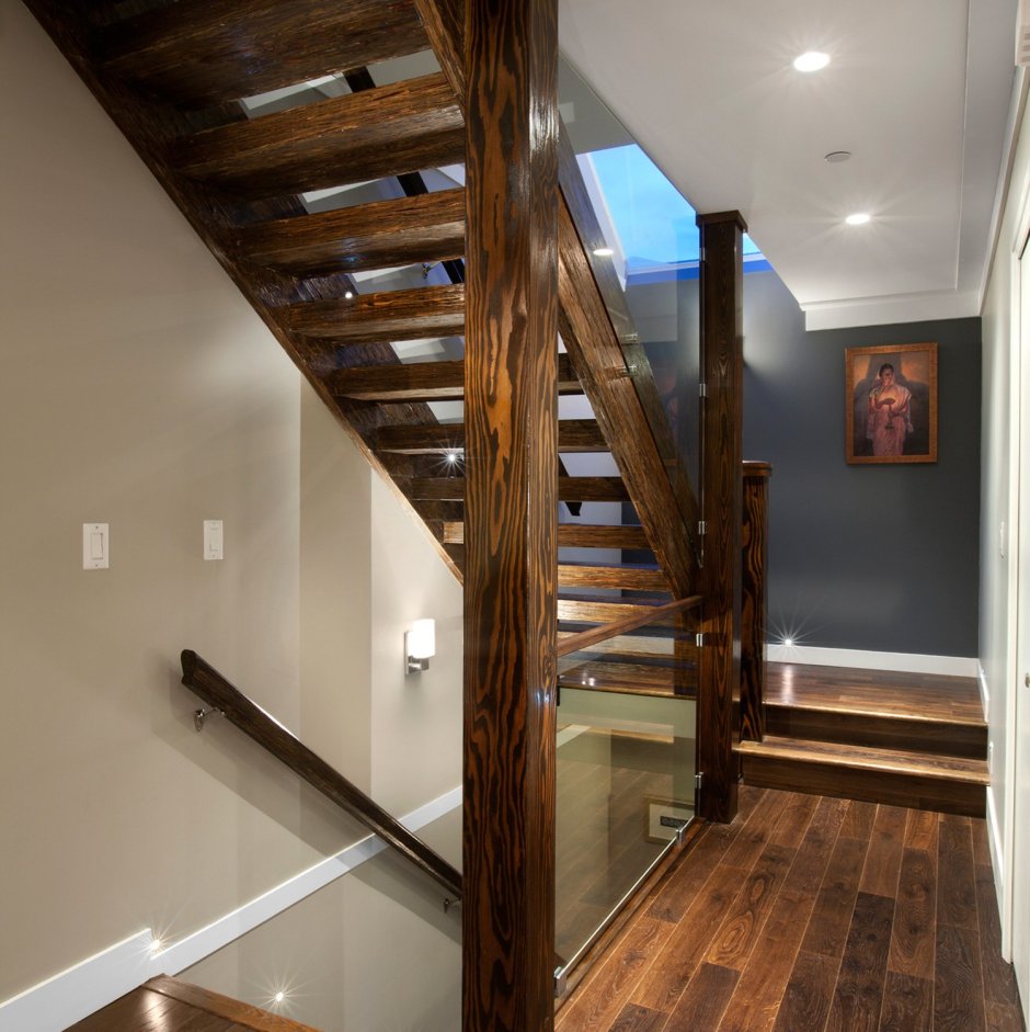 Лестница в цокольный этаж