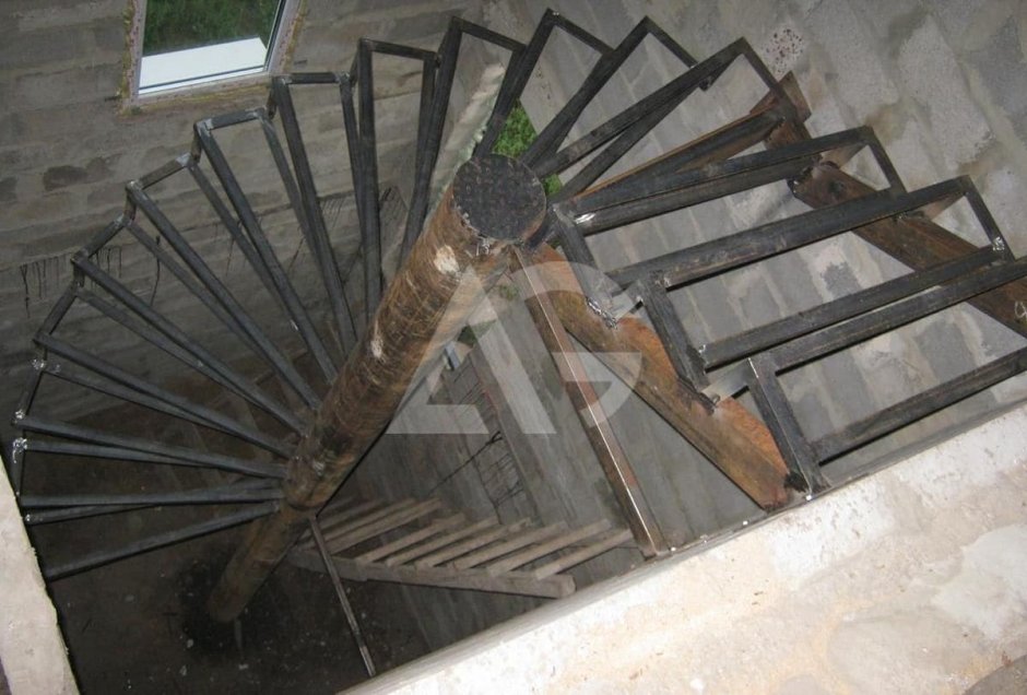 Металлокаркас винтовой лестницы