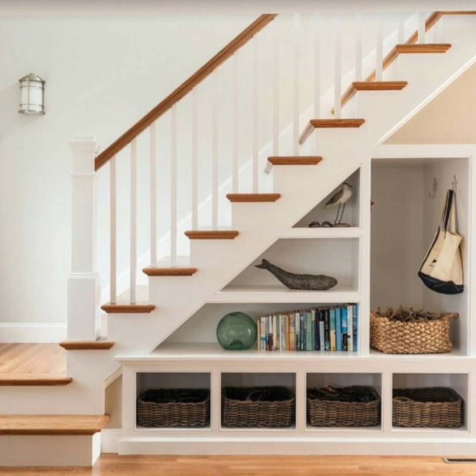 Компактная лестница в подвал