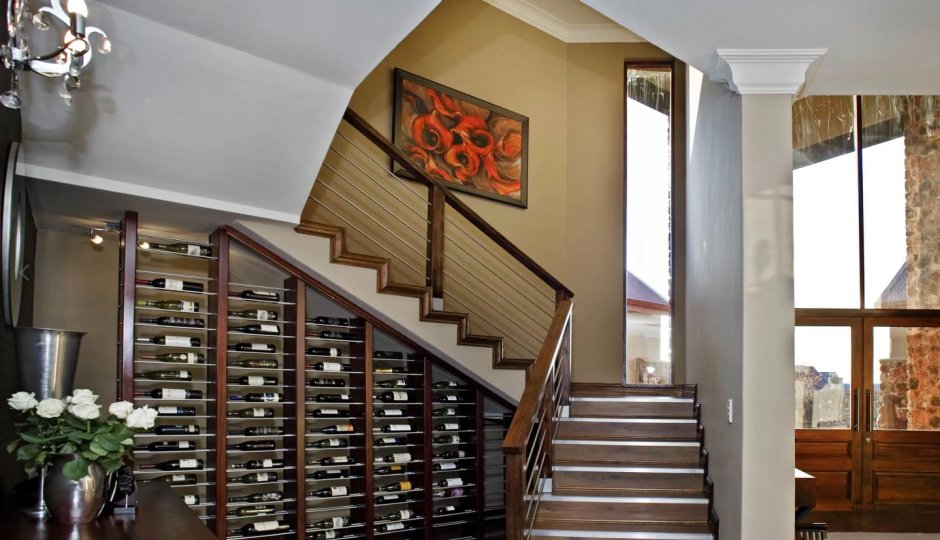 Отделка лестницы в подвал