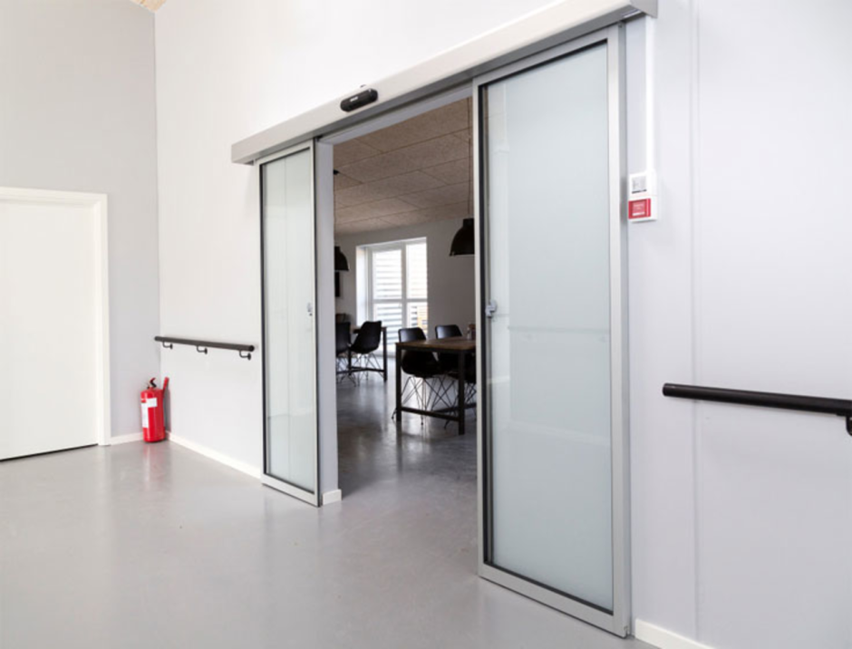 Портальные двери Рехау