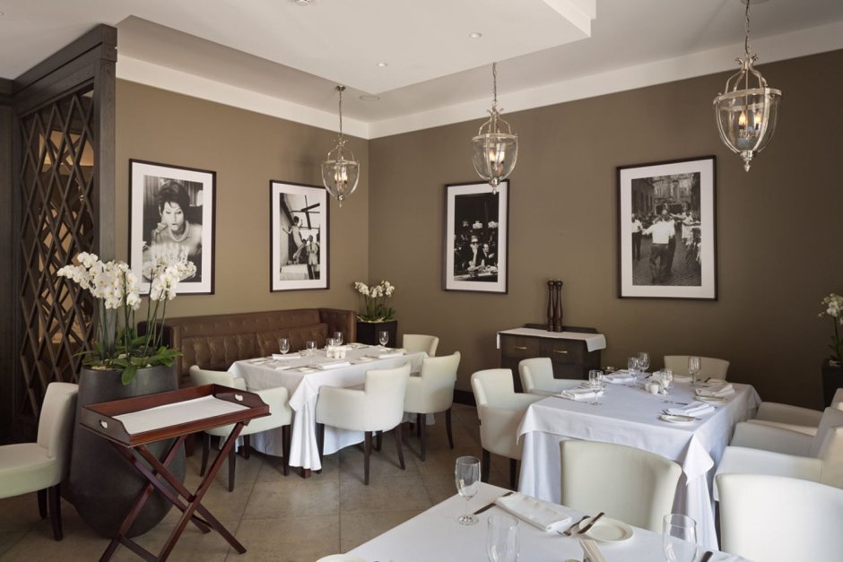 Интерьер ресторана в классическом стиле
