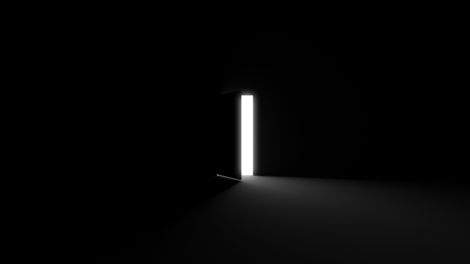 Открытая дверь в темноте