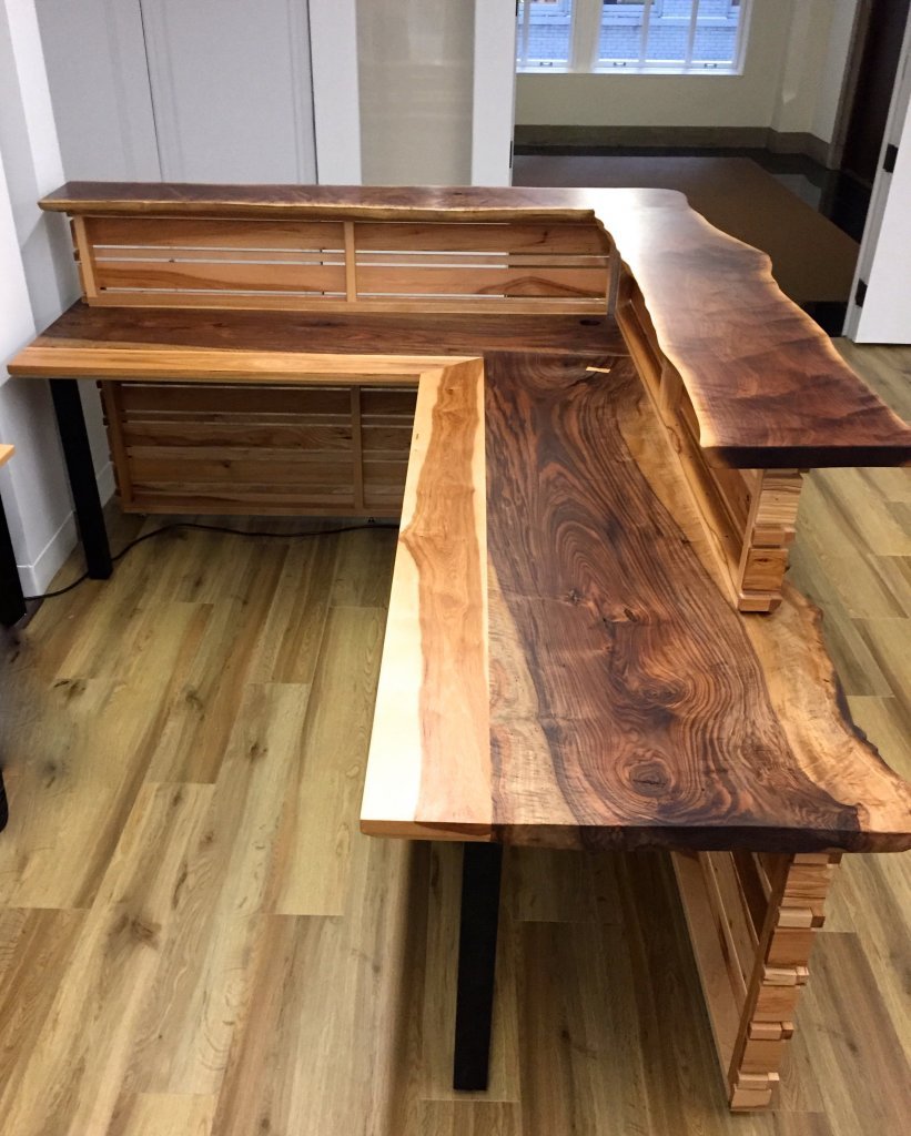 Деревянная барная стойка