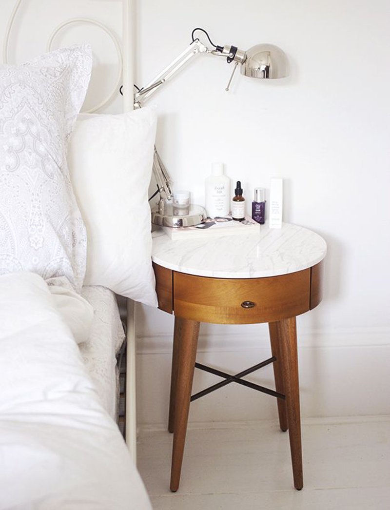 Прикроватный столик для спальни