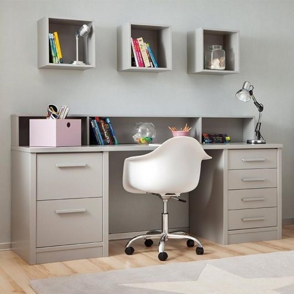 Современные столы для детской комнаты