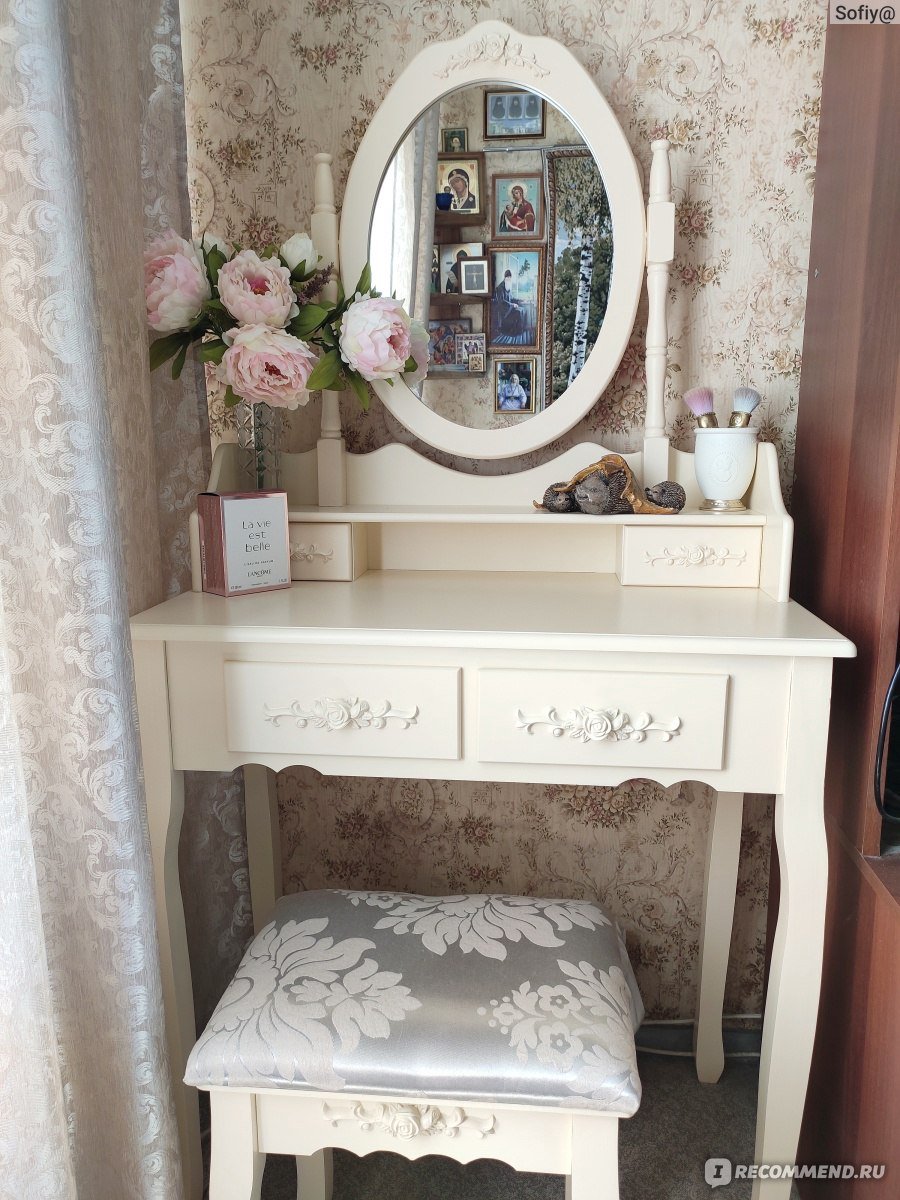 Будуарный столик Tomas White