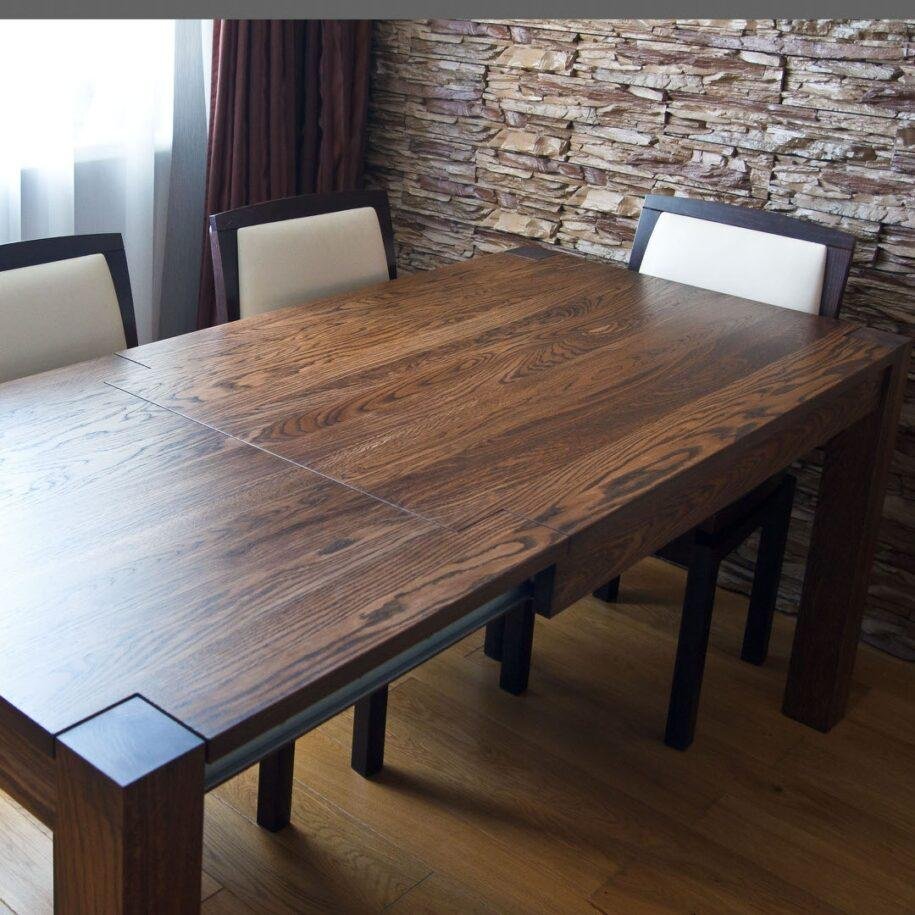 Массивный стол из дерева