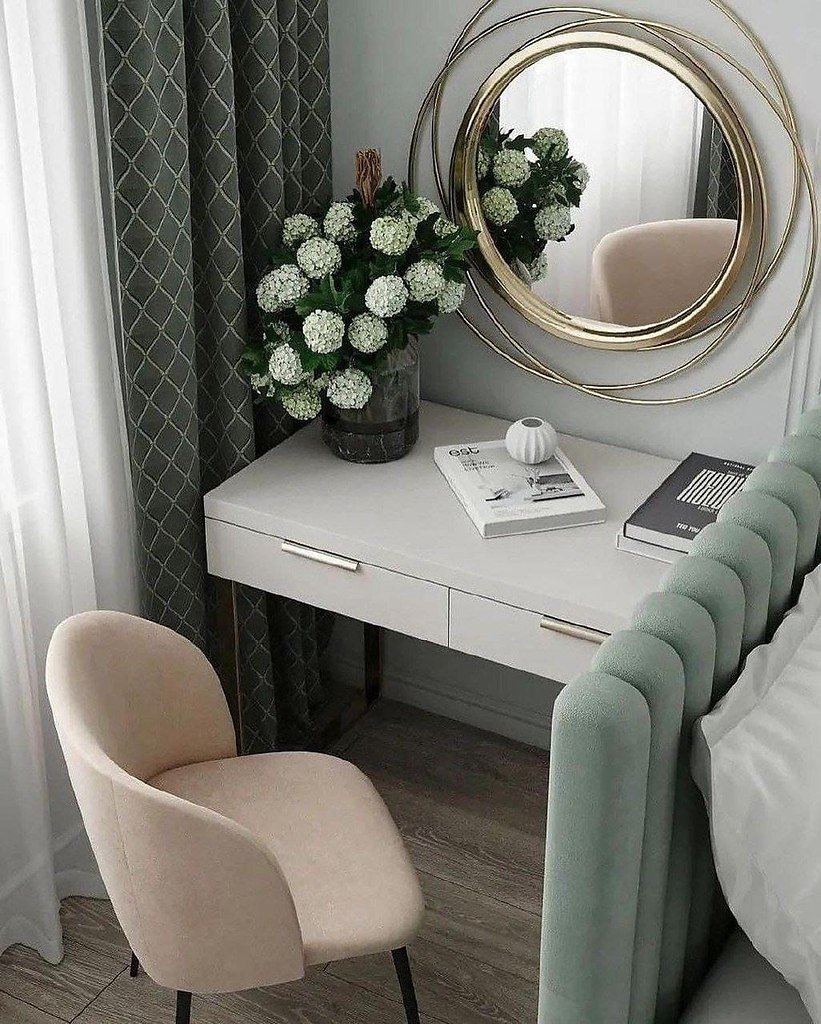 Как красиво украсить комод в спальне