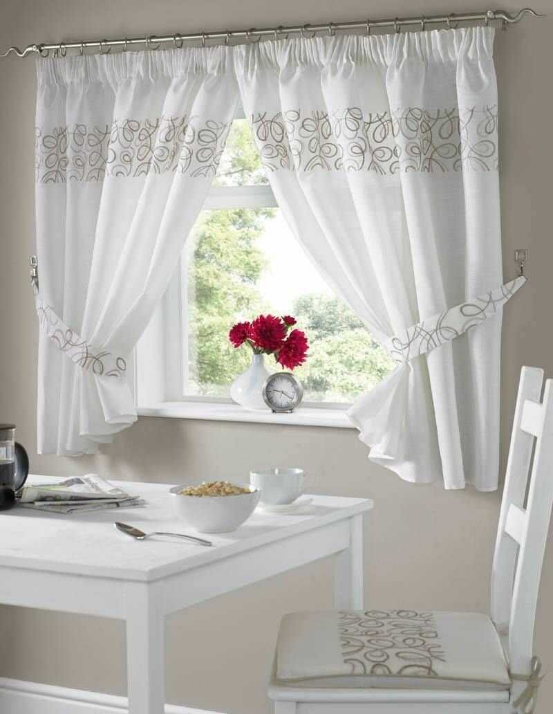 Шторки на кухню короткие