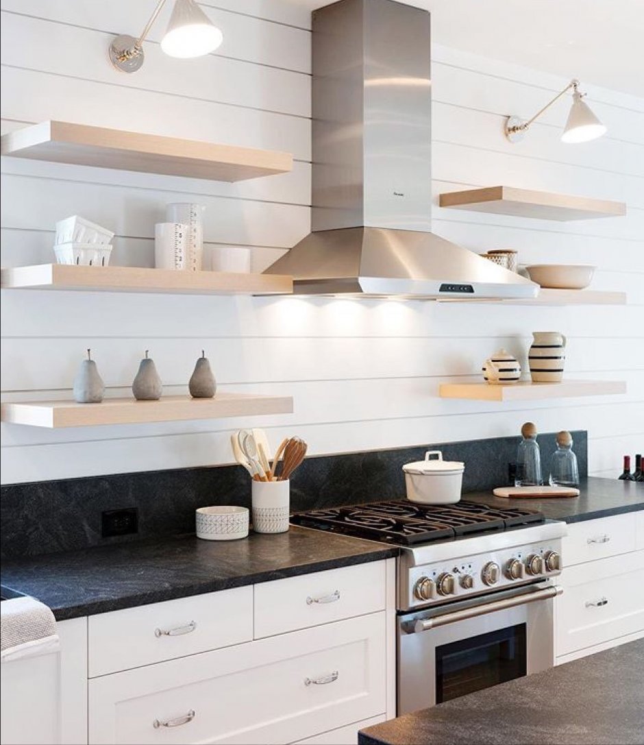 Кухонный гарнитур с открытыми полками