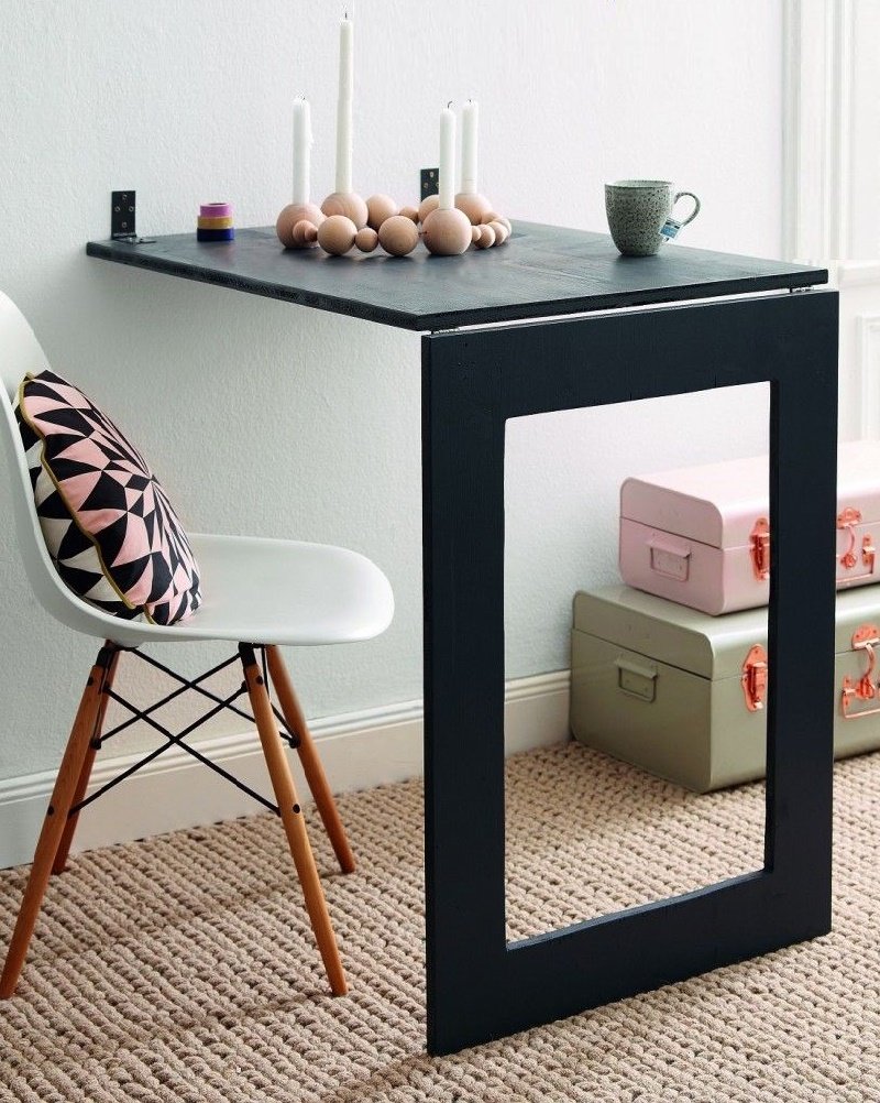 Стол настенный откидной для гостиной