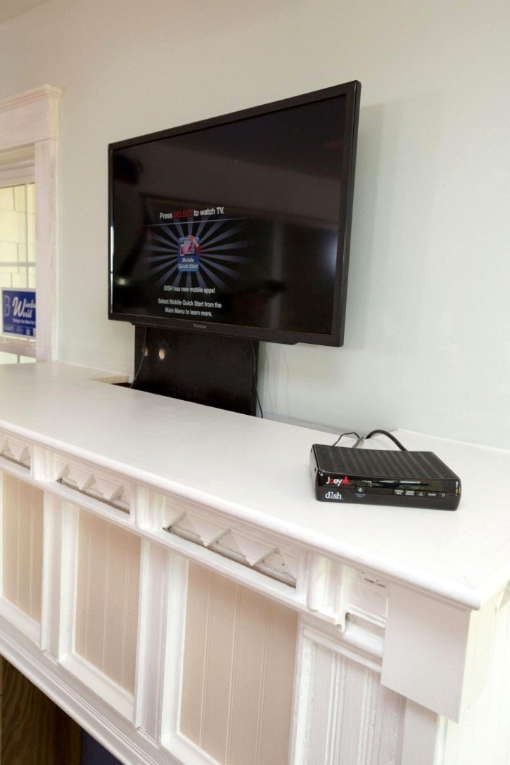 Тумба под телевизор на кухню