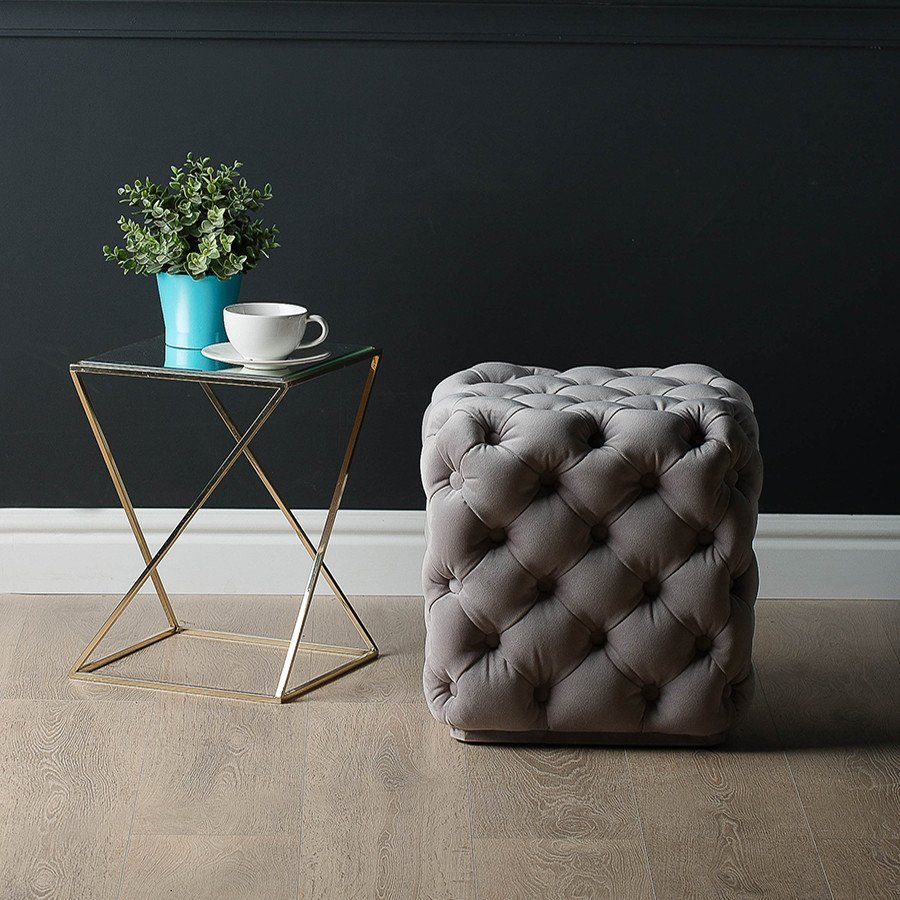 Пуф с каретной стяжкой