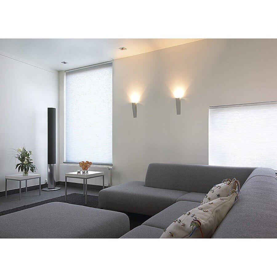 Светильники на стене в гостиной