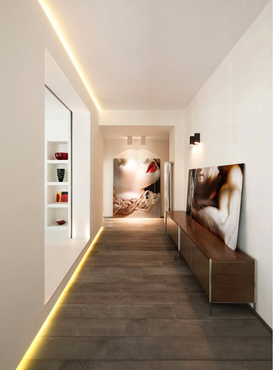 Потолок в узком коридоре