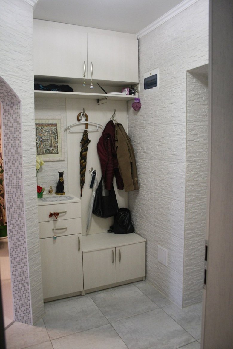 Интерьер узкого коридора в хрущевке