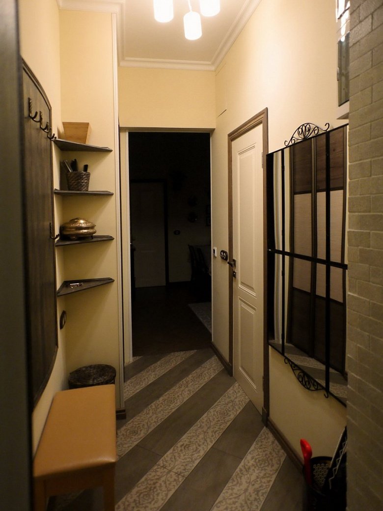 Желтая прихожая