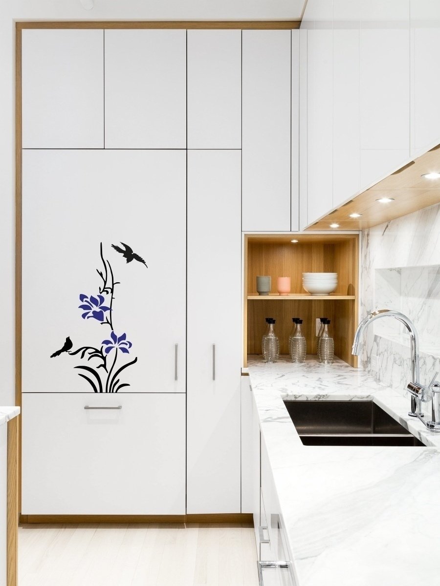 Кухня со шкафами до потолка