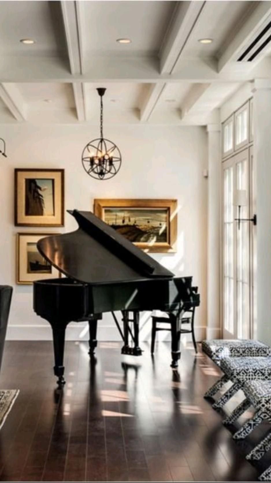 Рояль в интерьере гостиной