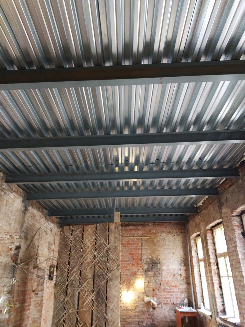 Подвесной металлический реечный потолок Anker line 40х60 м100