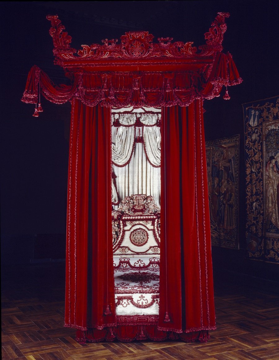 Бархатные шторы