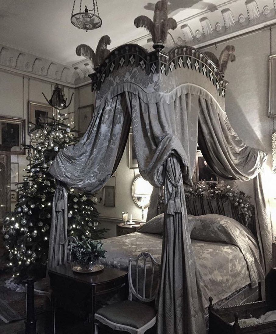 Викторианская Готика интерьер темный