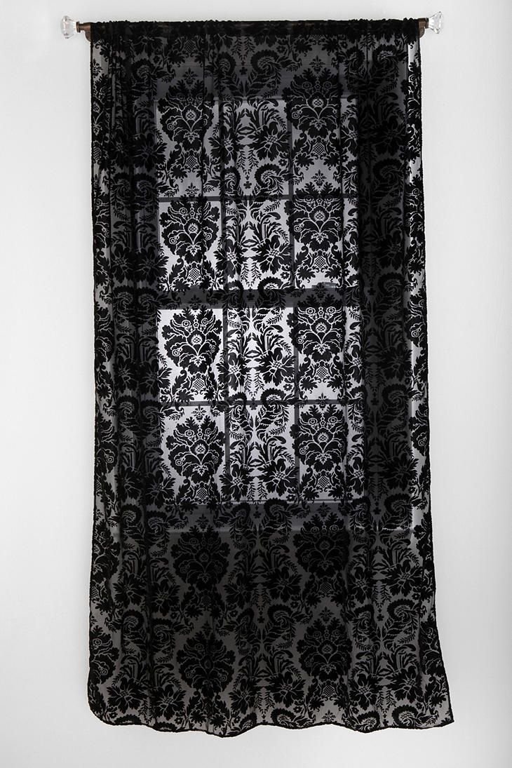 Комната в готическом стиле для подростка