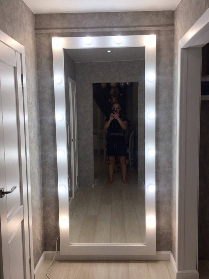 Зеркало с подсветкой в прихожую