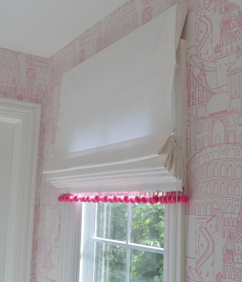 Римские шторы с пунпонами