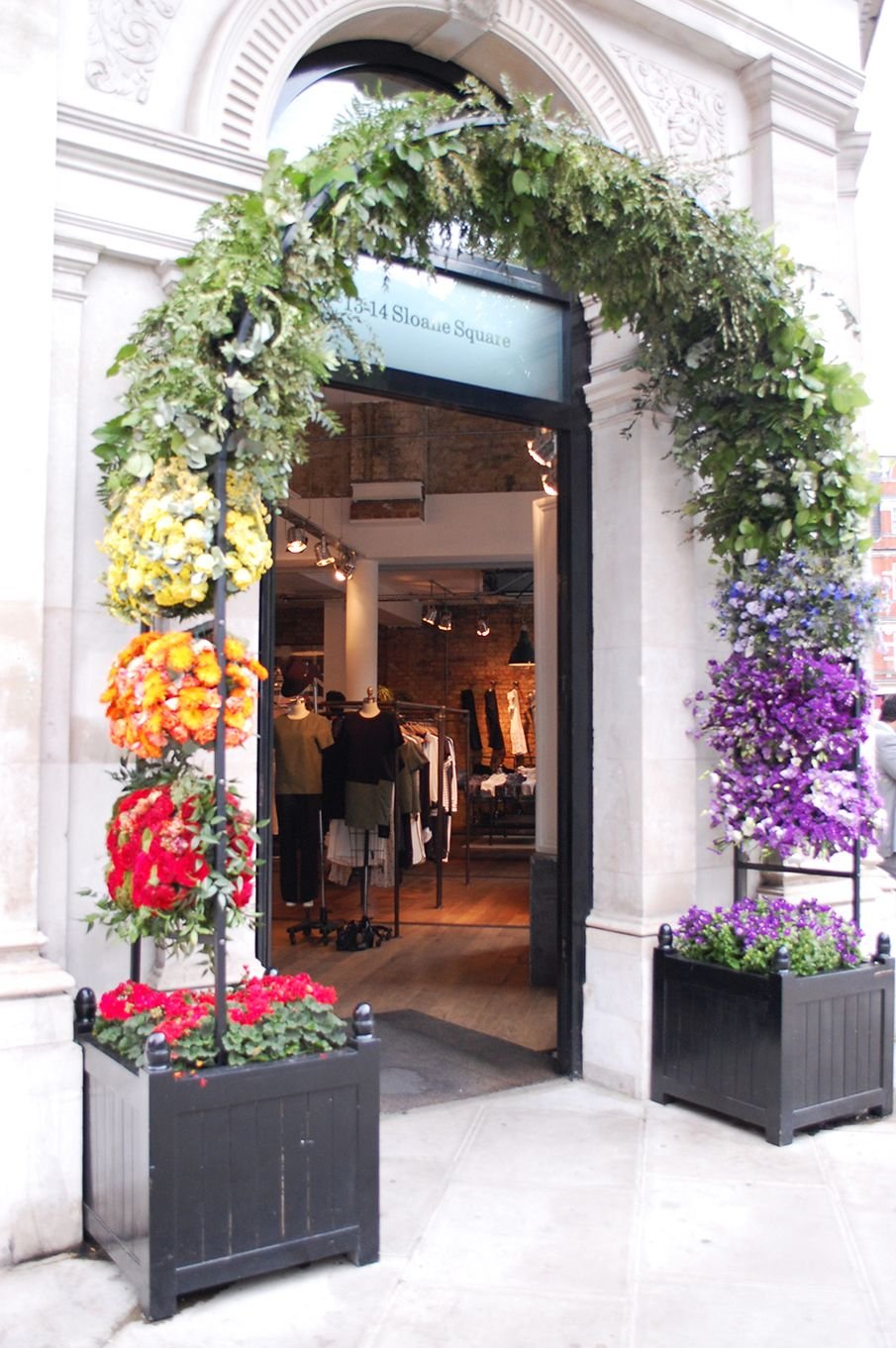 Рекламная вывеска для цветочного магазина