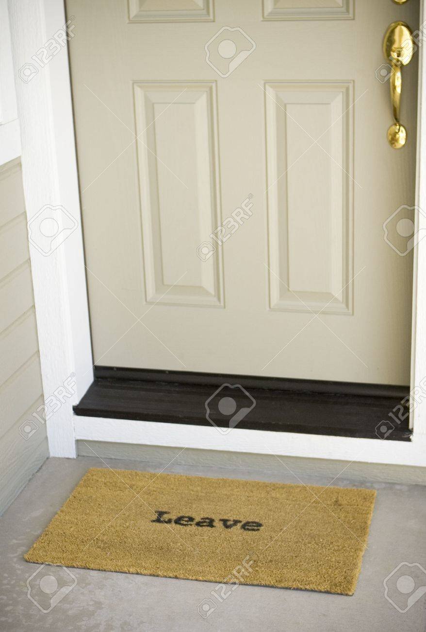 Отделка откосов входной двери МДФ