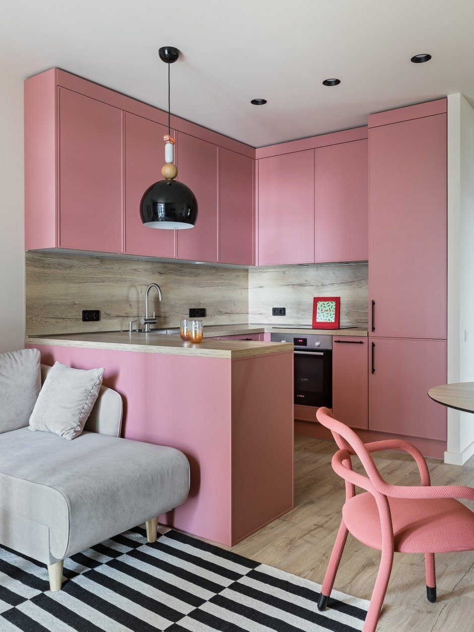 Розовая кухня