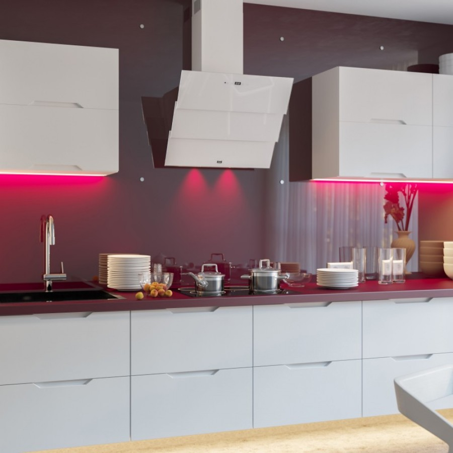 Белая вытяжка на кухне